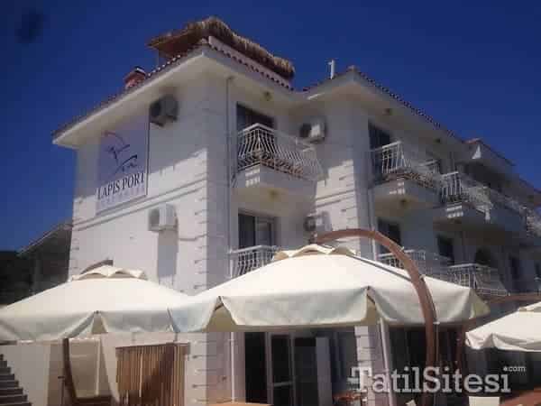 Lapis Port Surf Hotel